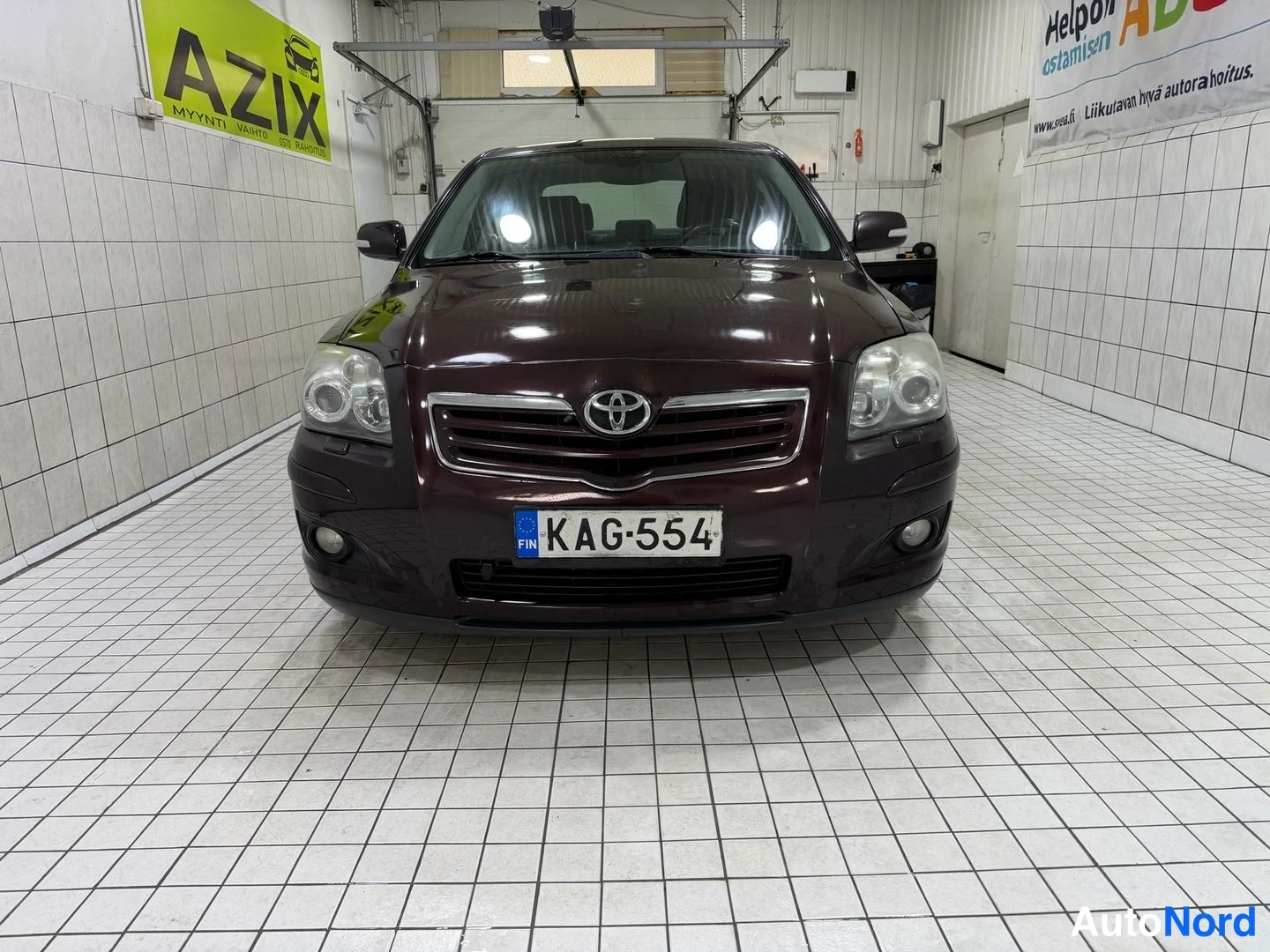 Ruskea Toyota Avensis 2007, edestä, kuva 5