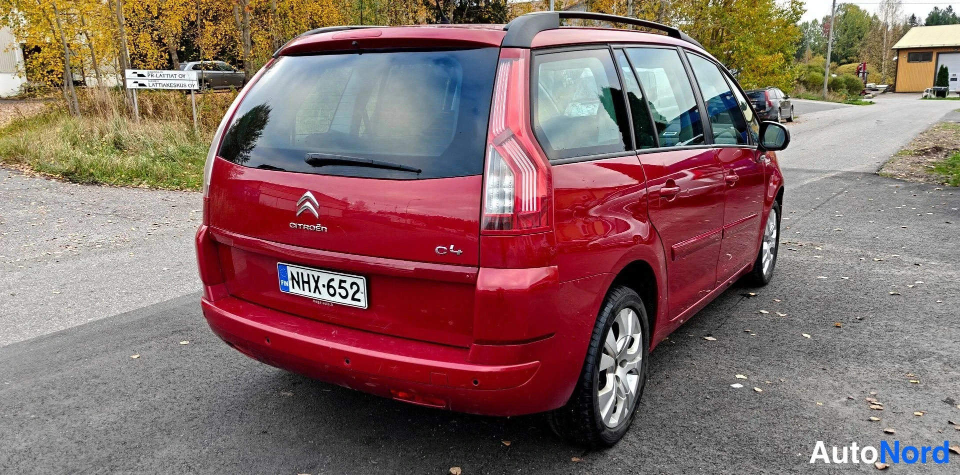 Punainen Citroen Grand C4 Picasso 2011, takaviisto, kuva 6