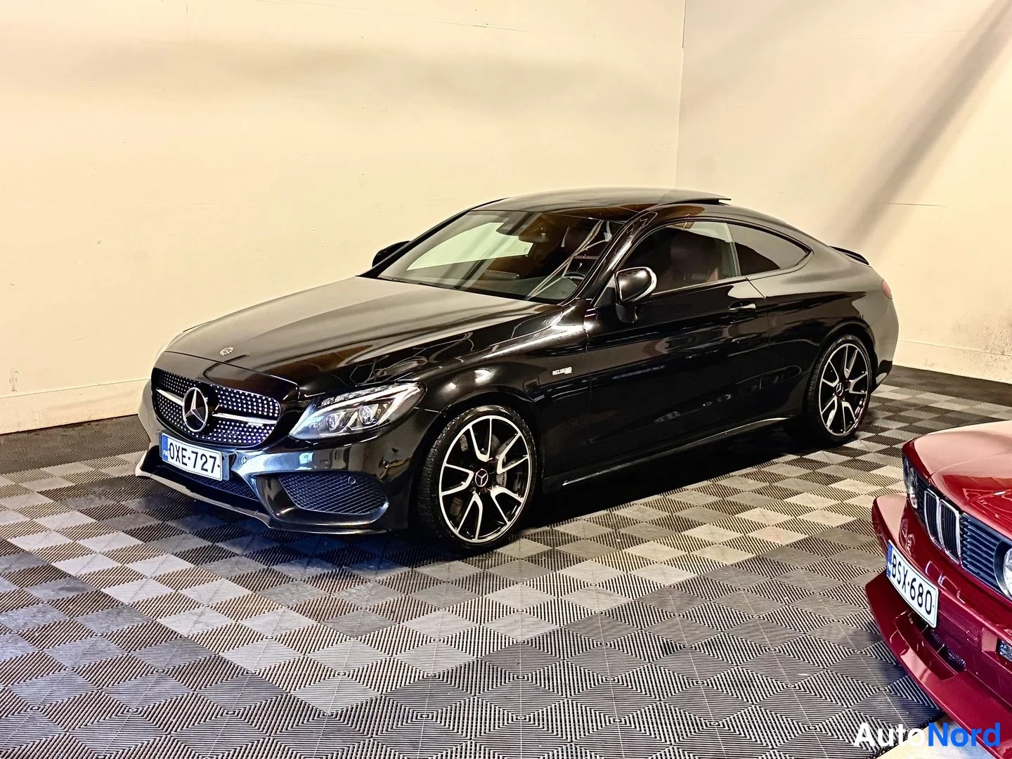Musta Mercedes-Benz C 43 2017, etuviisto, keula vasemmalle, kuva 2