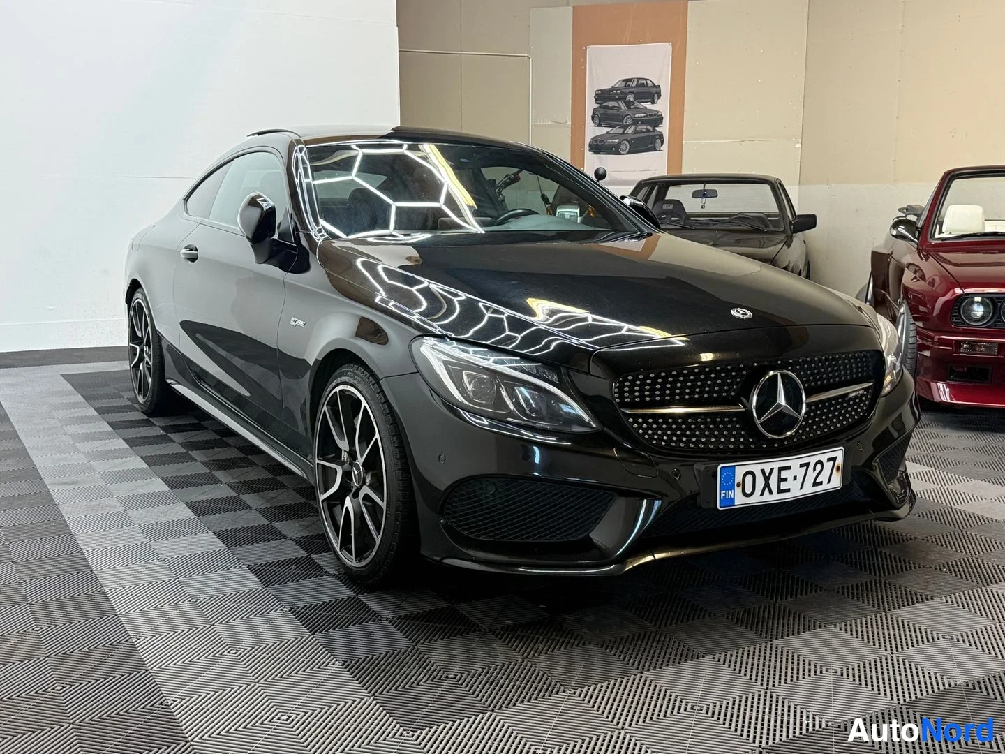 Musta Mercedes-Benz C 43 2017, etuviisto, keula oikealle, kuva 5