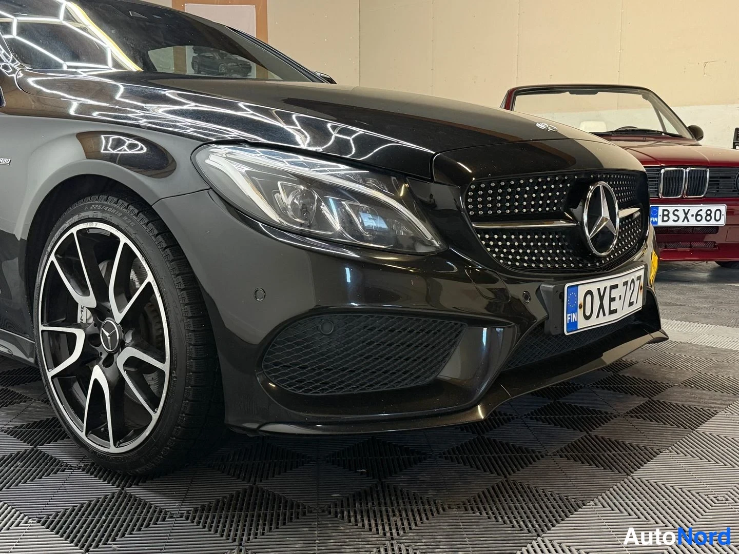 Musta Mercedes-Benz C 43 2017, etuviisto, keula oikealle, kuva 7