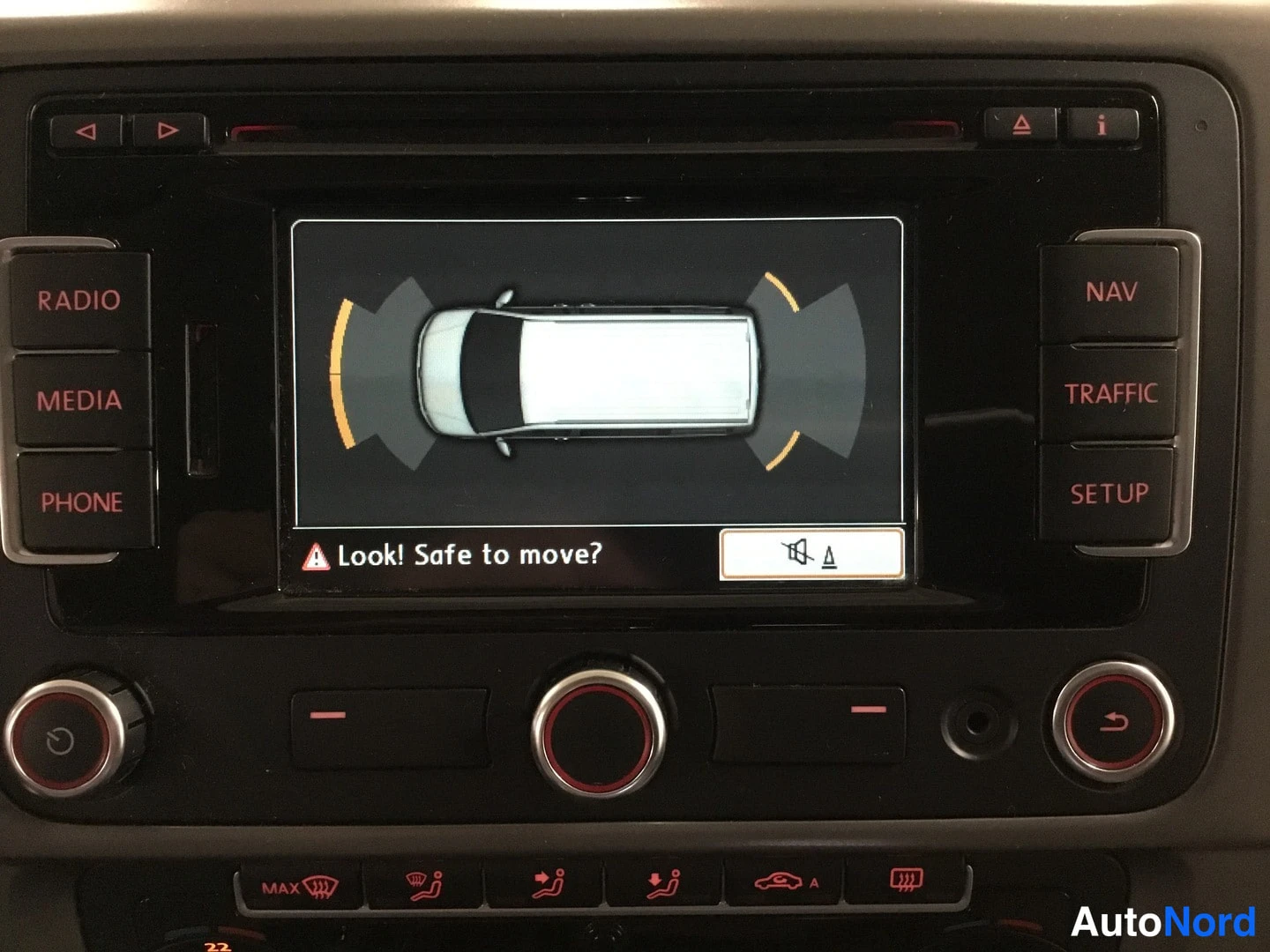 Harmaa Volkswagen Caravelle 2014, yksityiskohta, kuva 13