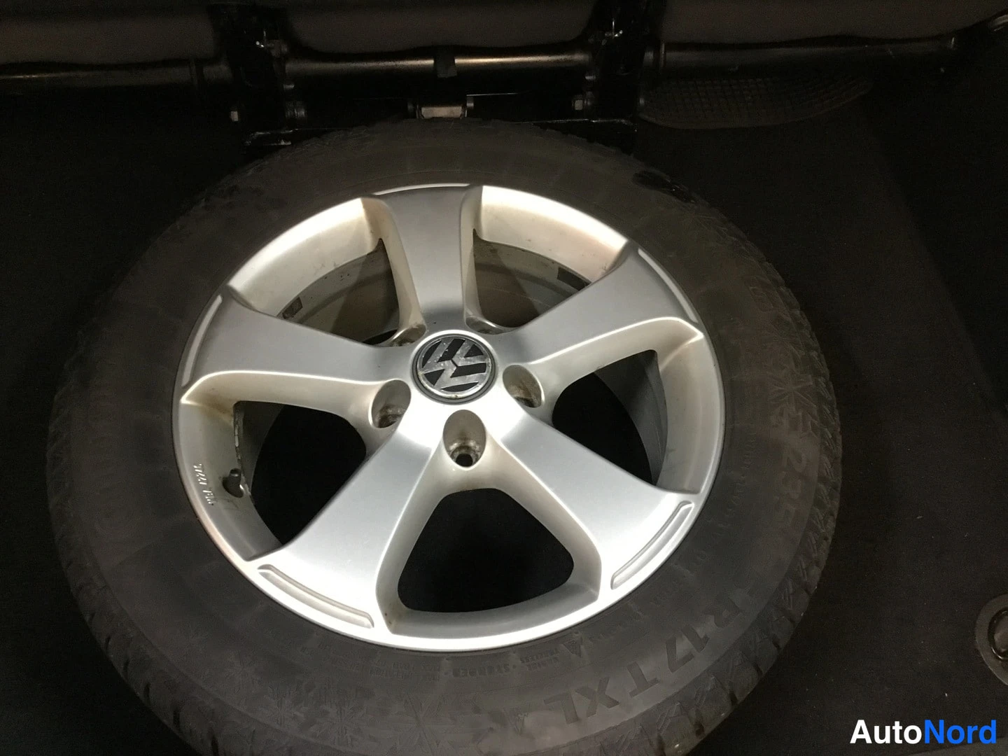 Harmaa Volkswagen Caravelle 2014, yksityiskohta, kuva 17