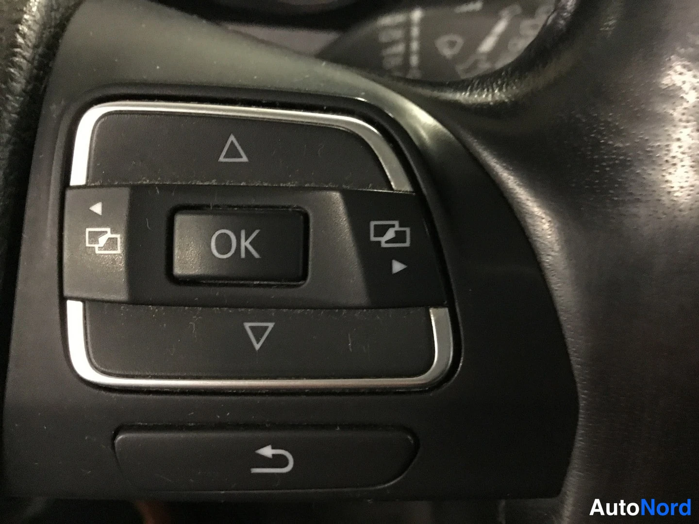 Harmaa Volkswagen Caravelle 2014, yksityiskohta, kuva 14