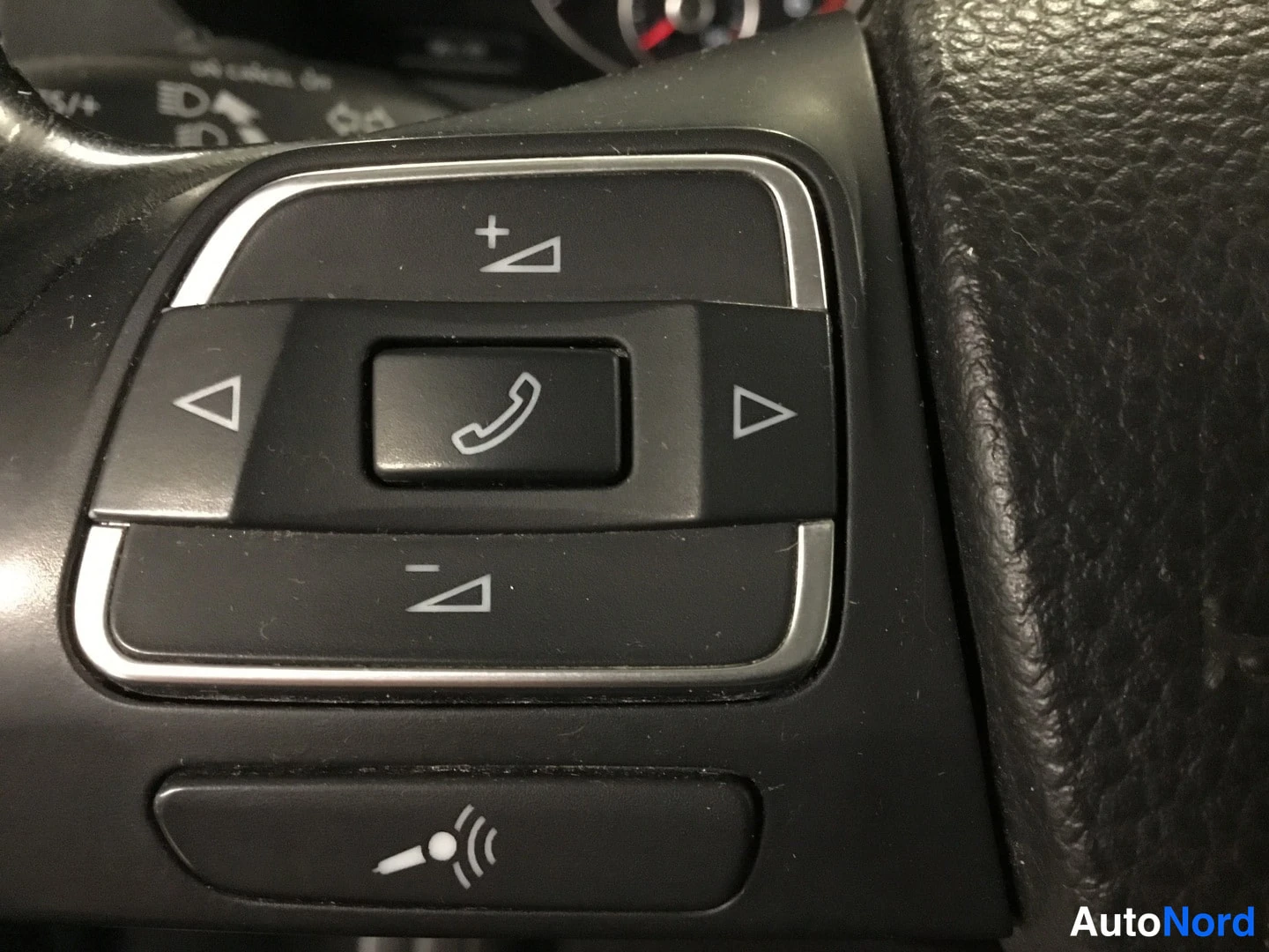Harmaa Volkswagen Caravelle 2014, yksityiskohta, kuva 15