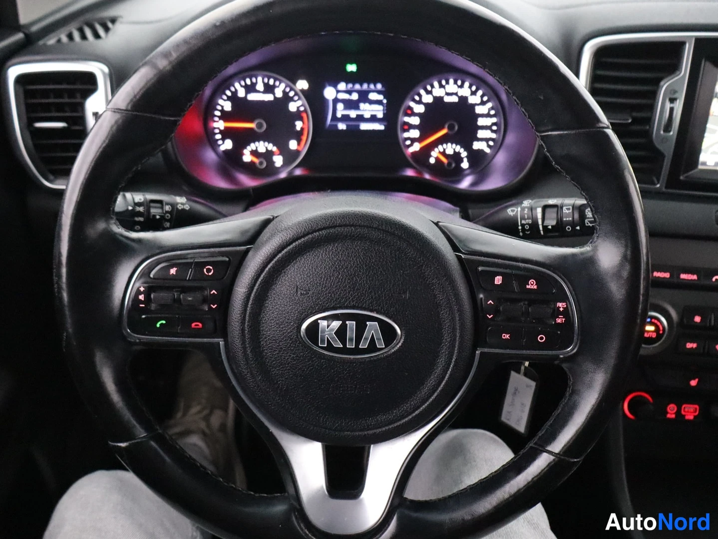 Harmaa Kia Sportage 2016, ohjaamo, kuva 9