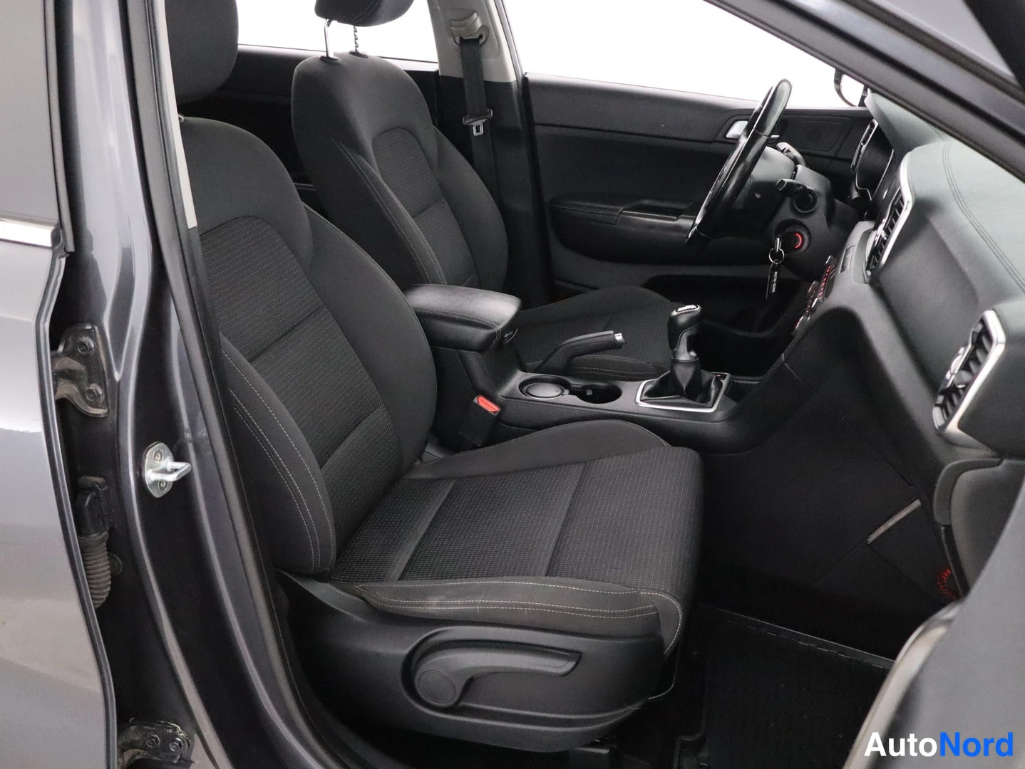 Harmaa Kia Sportage 2016, etuistuimet, kuva 11