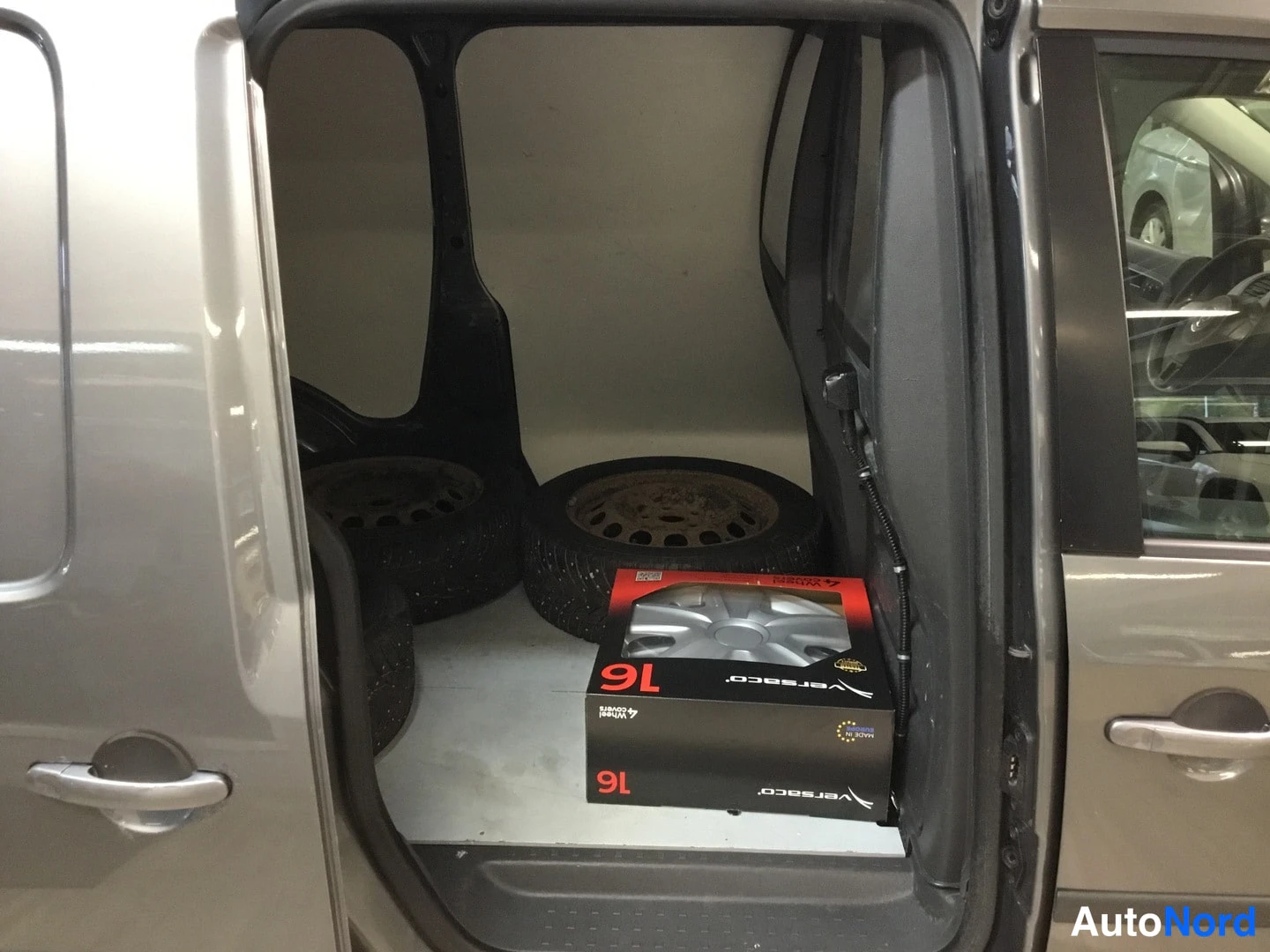 Harmaa Volkswagen Caddy 2011, kuva 7