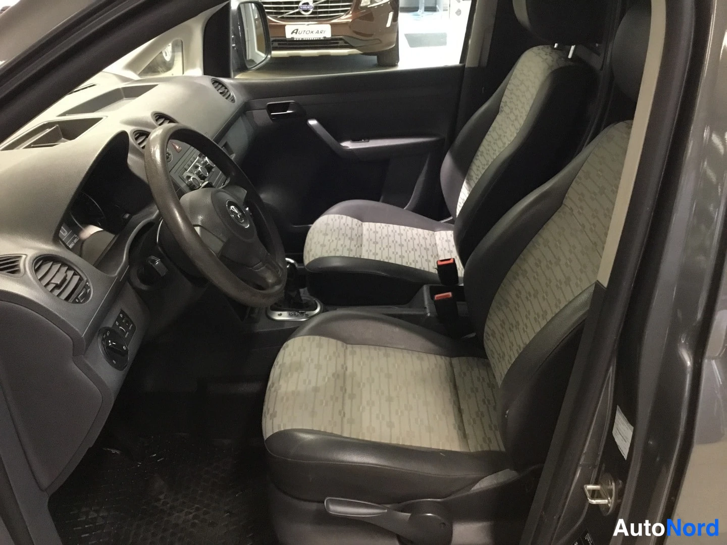 Harmaa Volkswagen Caddy 2011, kuva 11