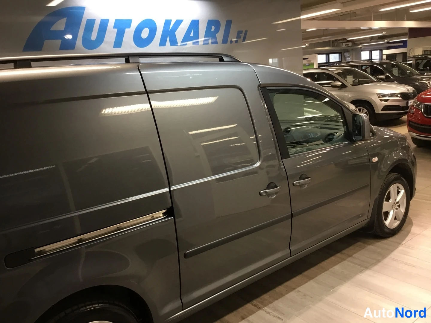 Harmaa Volkswagen Caddy 2011, sivulta, kuva 4