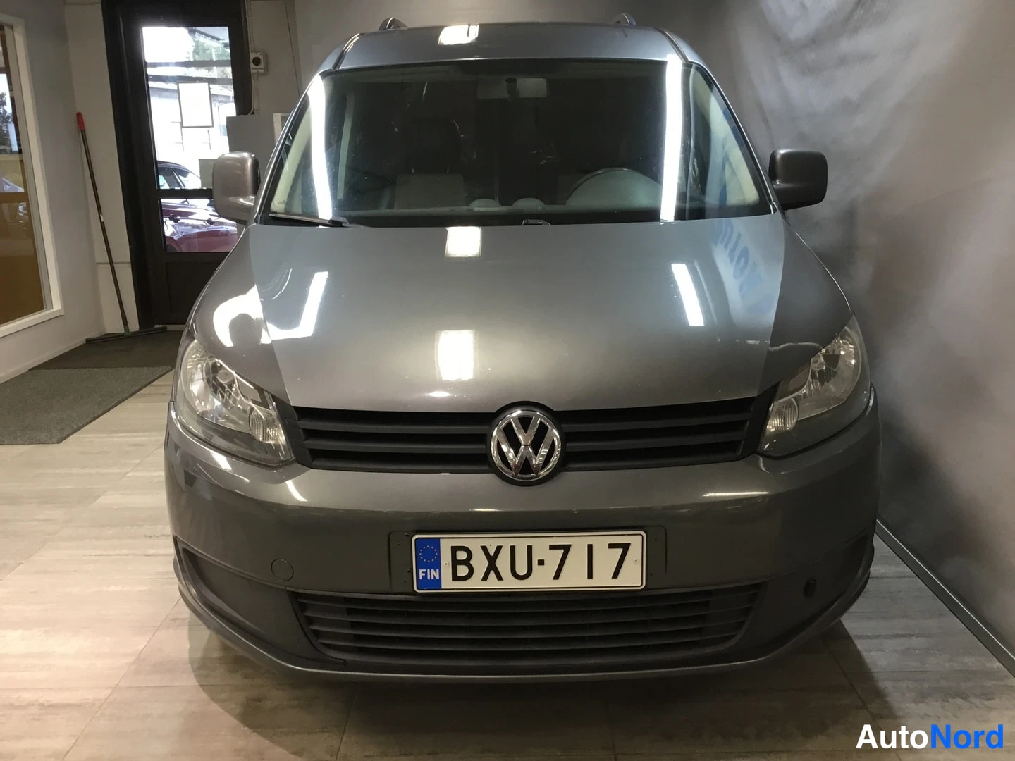 Harmaa Volkswagen Caddy 2011, edestä, kuva 3