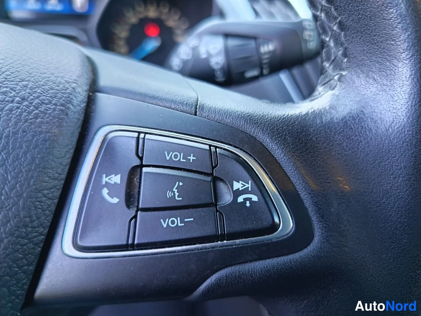 Punainen Ford C-Max 2017, kuva 9