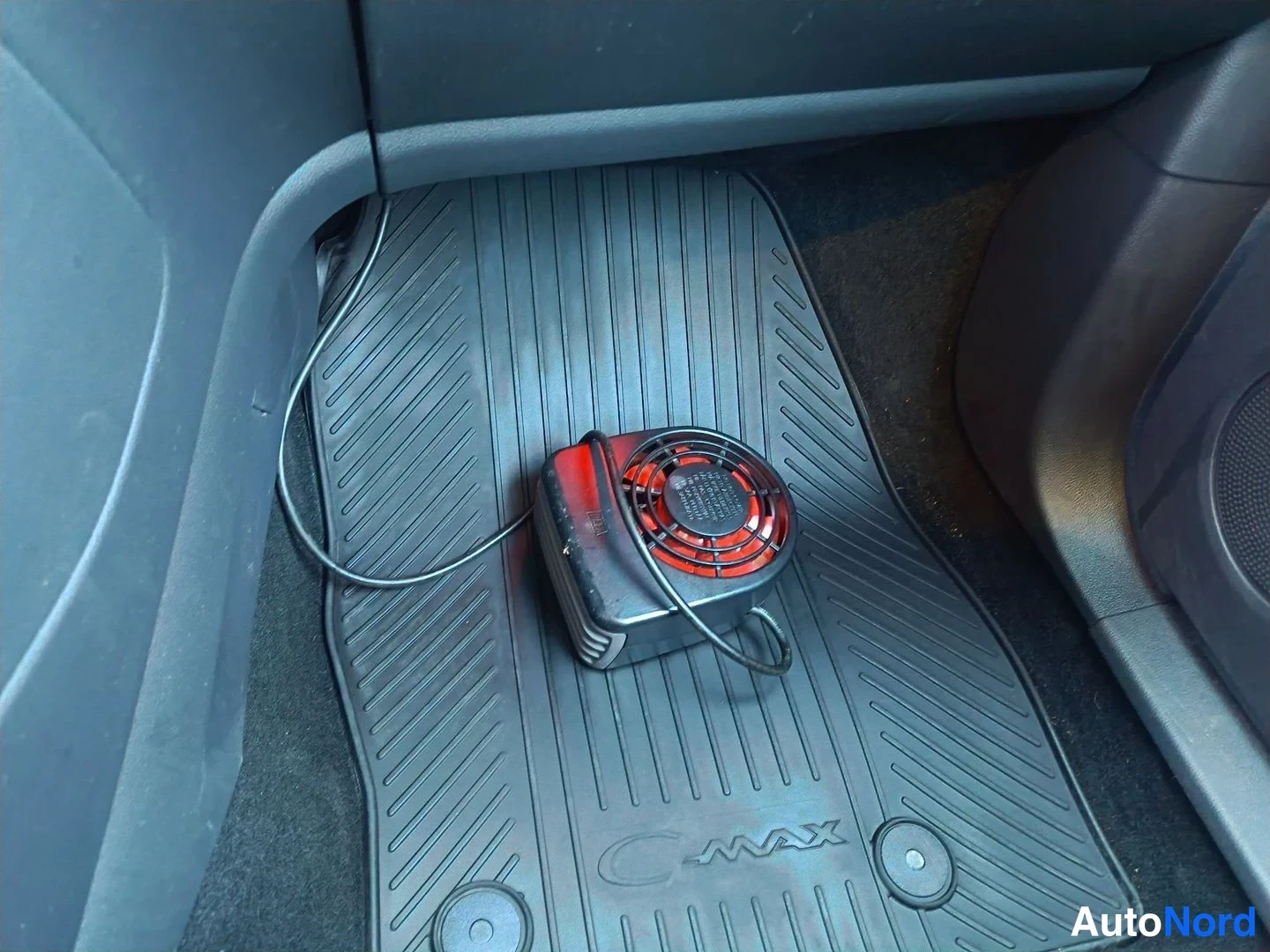 Punainen Ford C-Max 2017, kuva 14