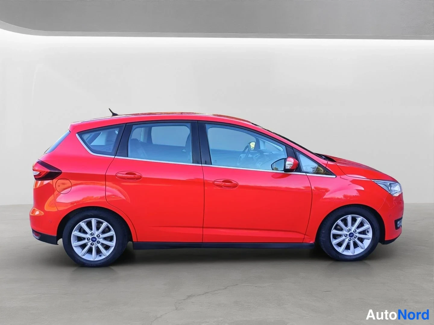 Punainen Ford C-Max 2017, sivulta, kuva 4
