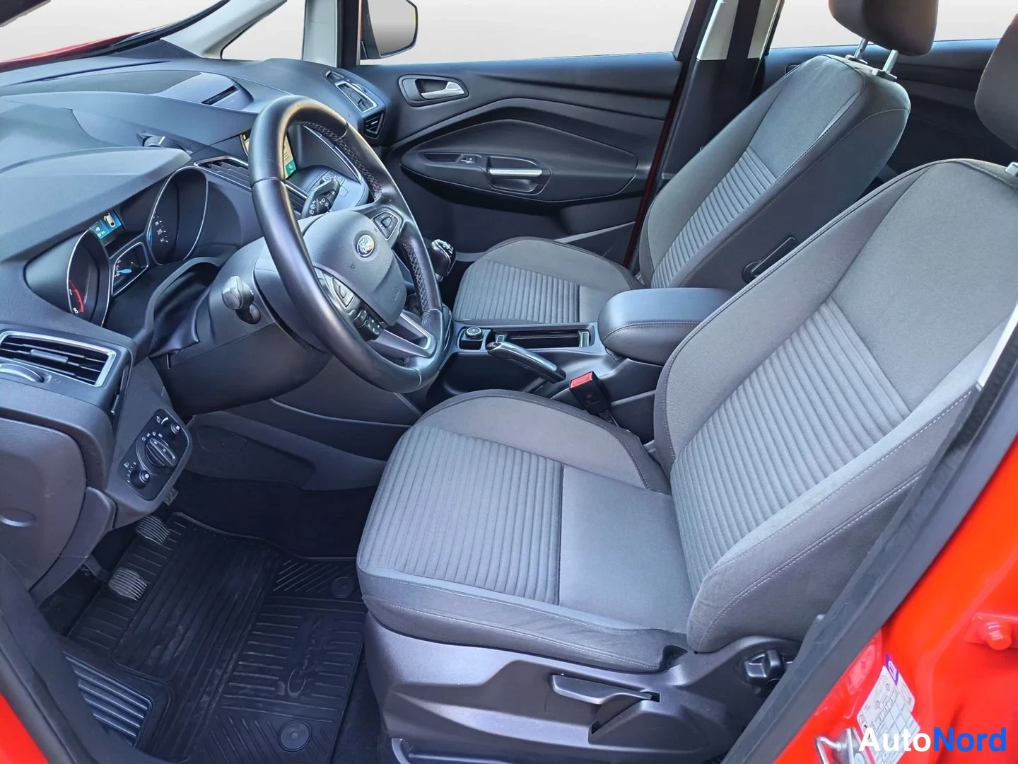Punainen Ford C-Max 2017, kuva 18