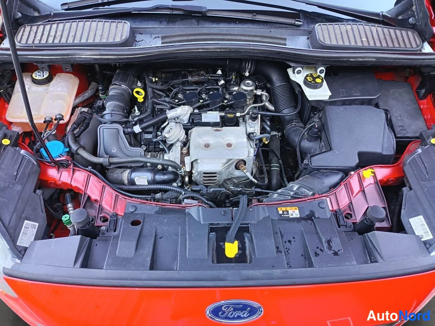 Punainen Ford C-Max 2017, kuva 23