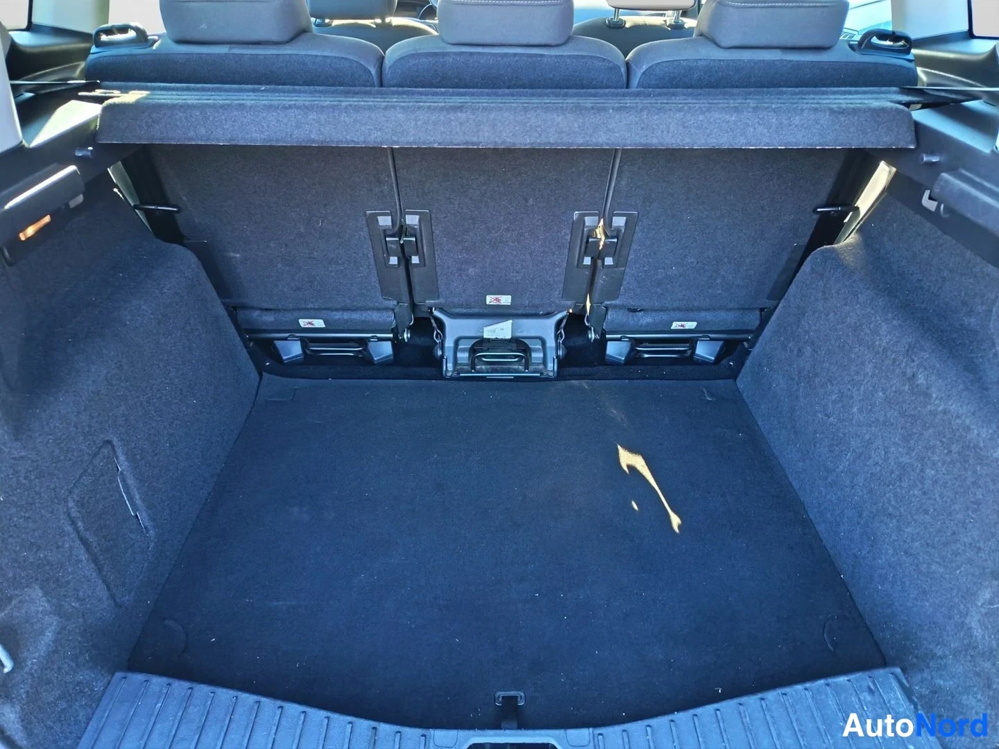 Punainen Ford C-Max 2017, kuva 24