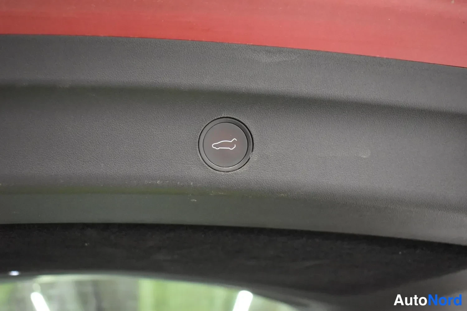 Red Tesla Model Y 2022, photo 11