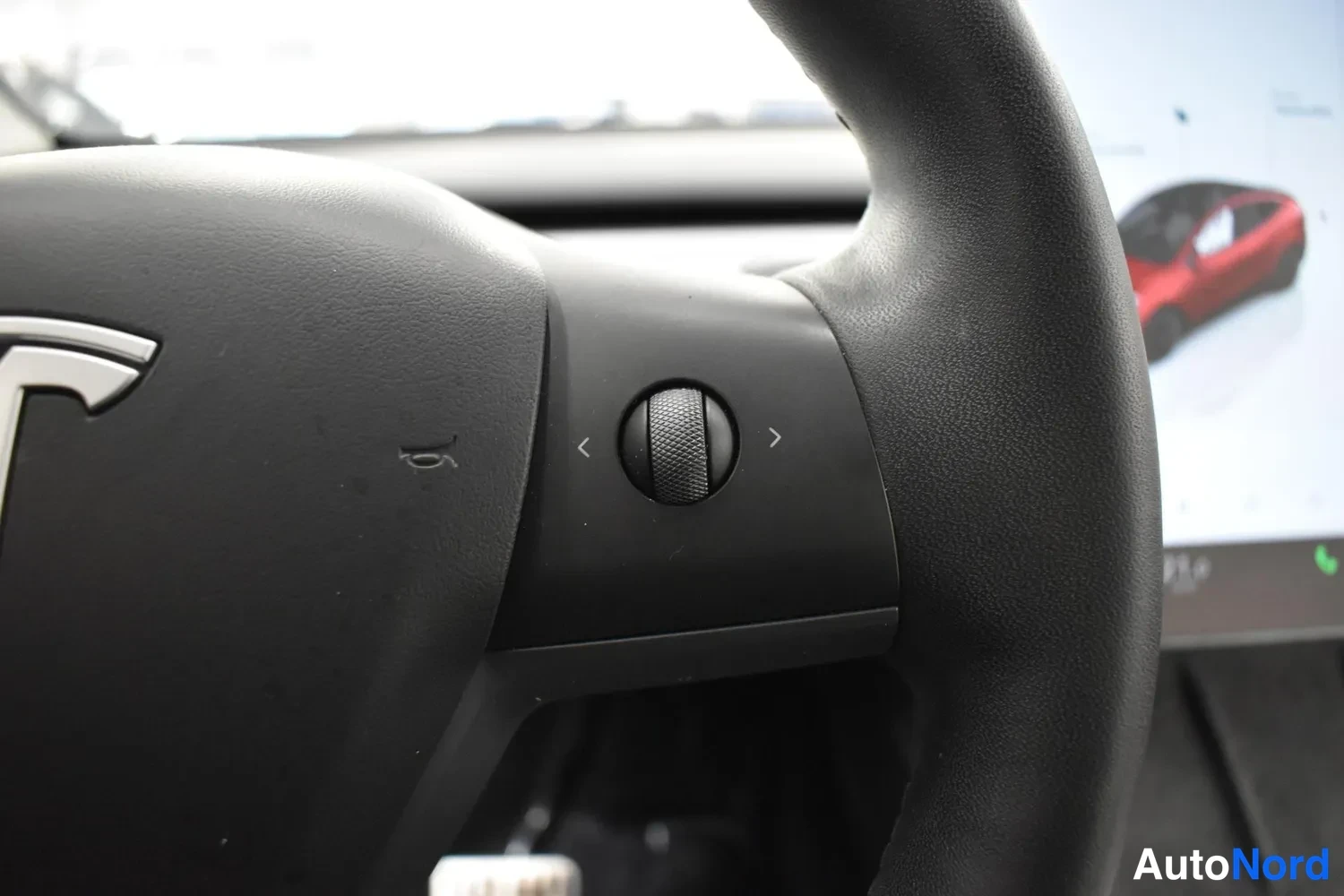 Red Tesla Model Y 2022, photo 14