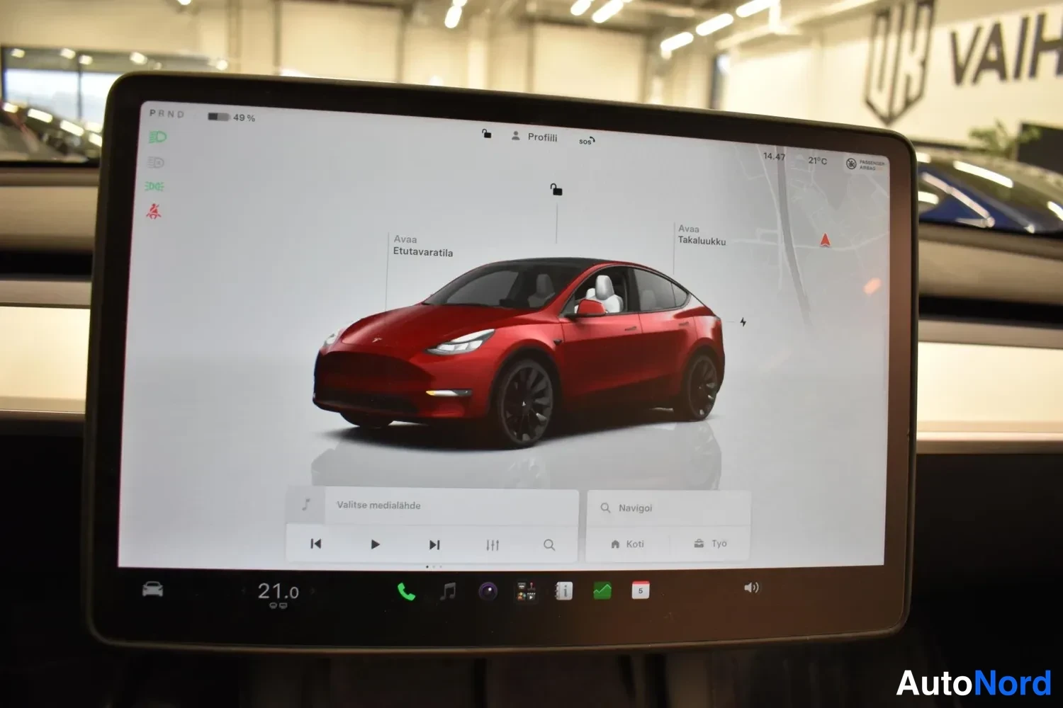 Red Tesla Model Y 2022, photo 15