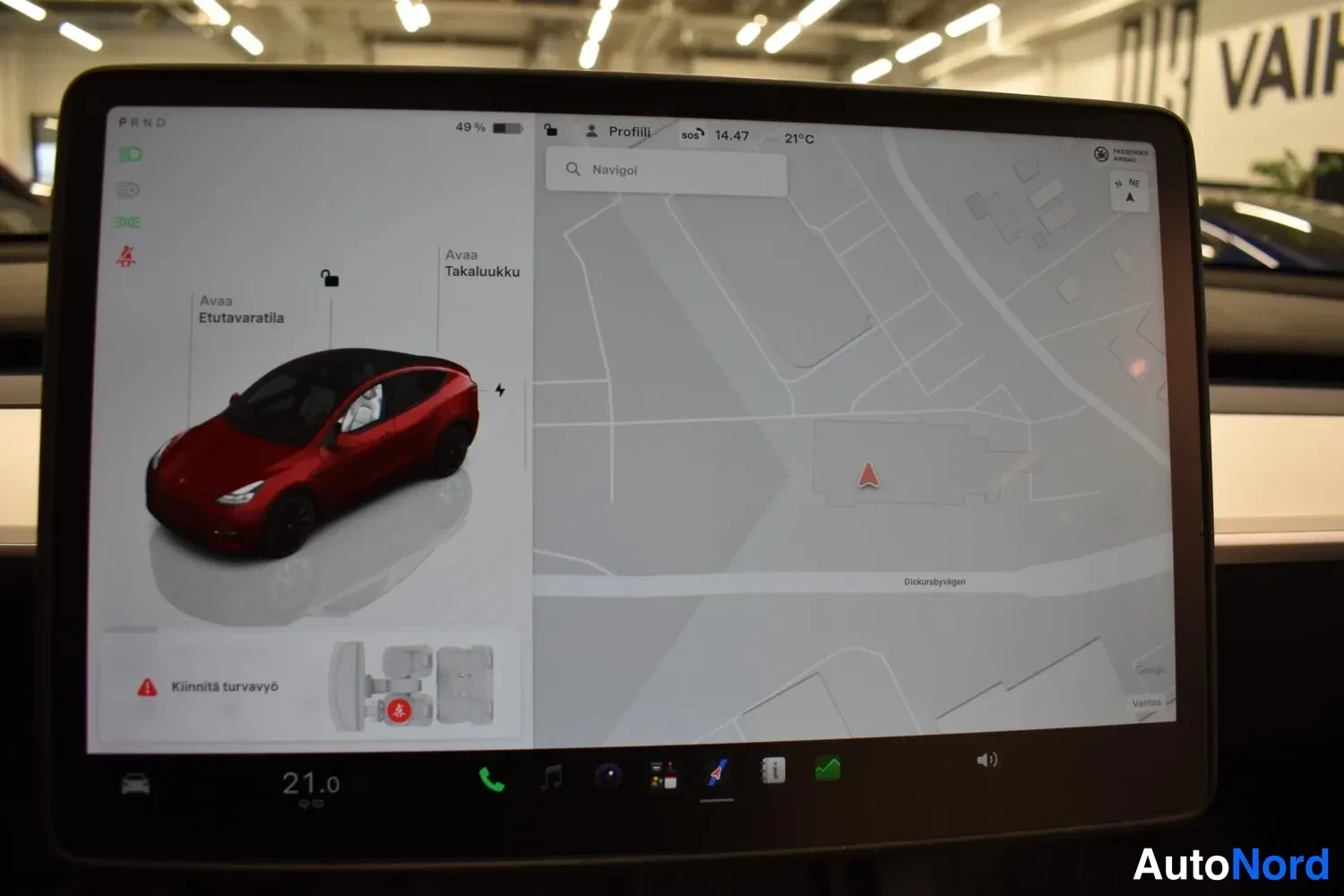 Red Tesla Model Y 2022, photo 17