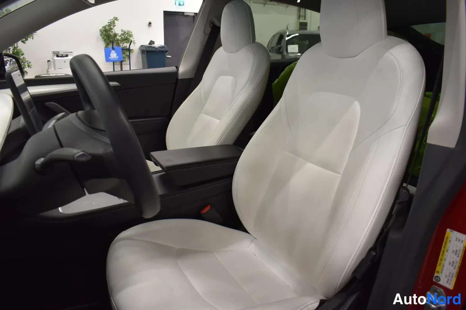 Red Tesla Model Y 2022, photo 6