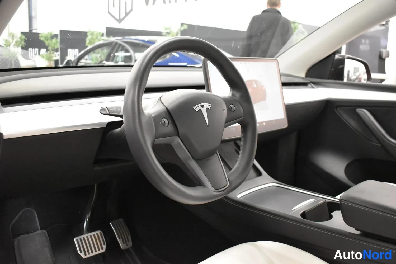 Red Tesla Model Y 2022, photo 7