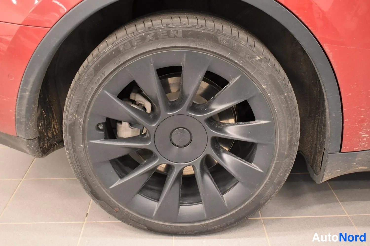 Red Tesla Model Y 2022, side, photo 3