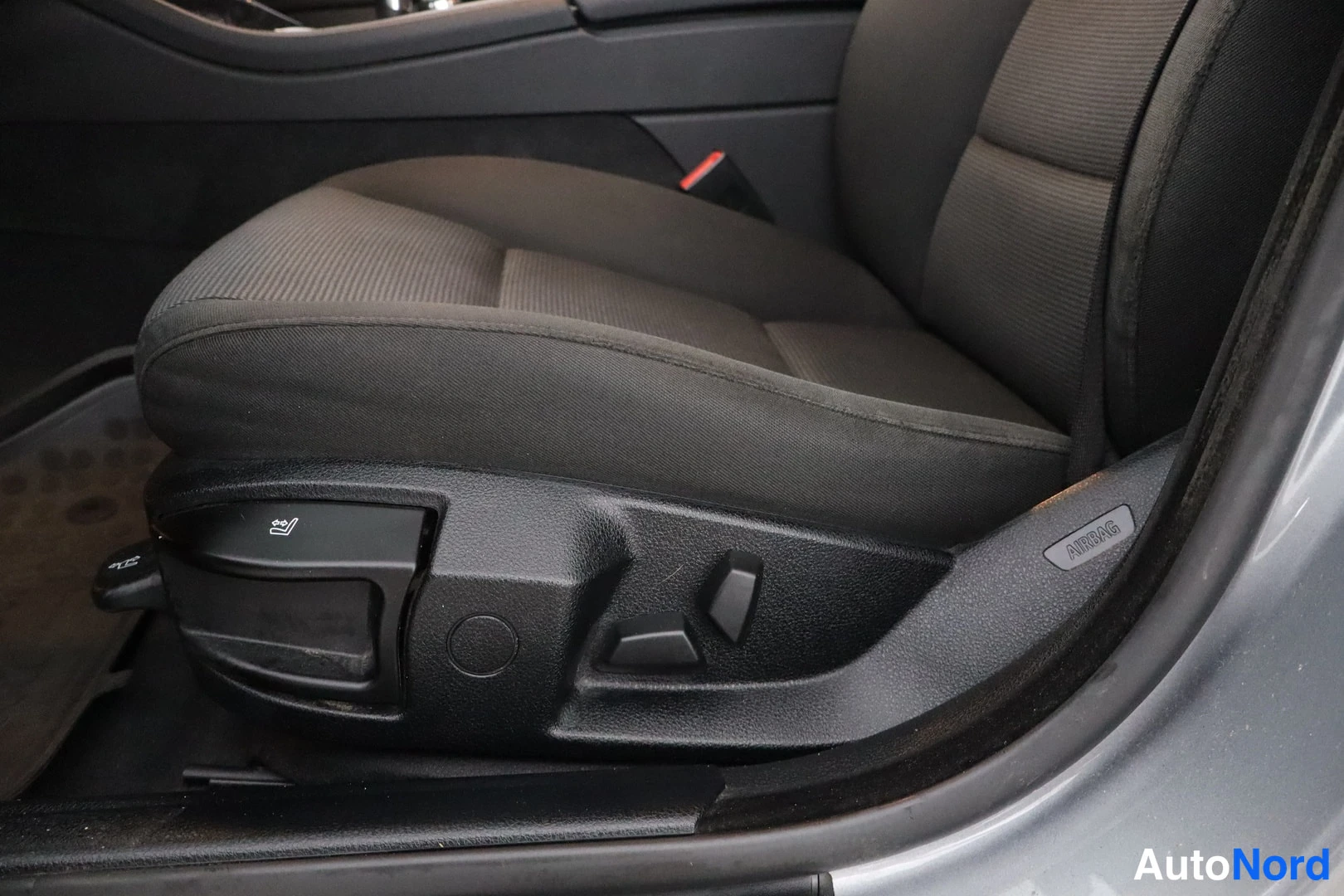 Hopea BMW 520d 2011, yksityiskohta, kuva 15
