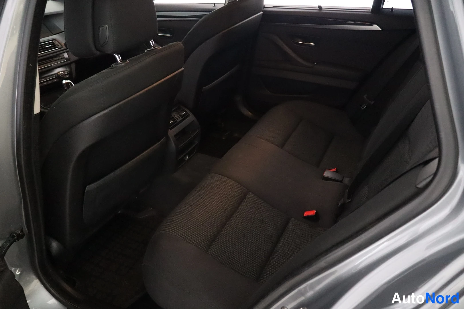 Hopea BMW 520d 2011, takaistuimet, kuva 12