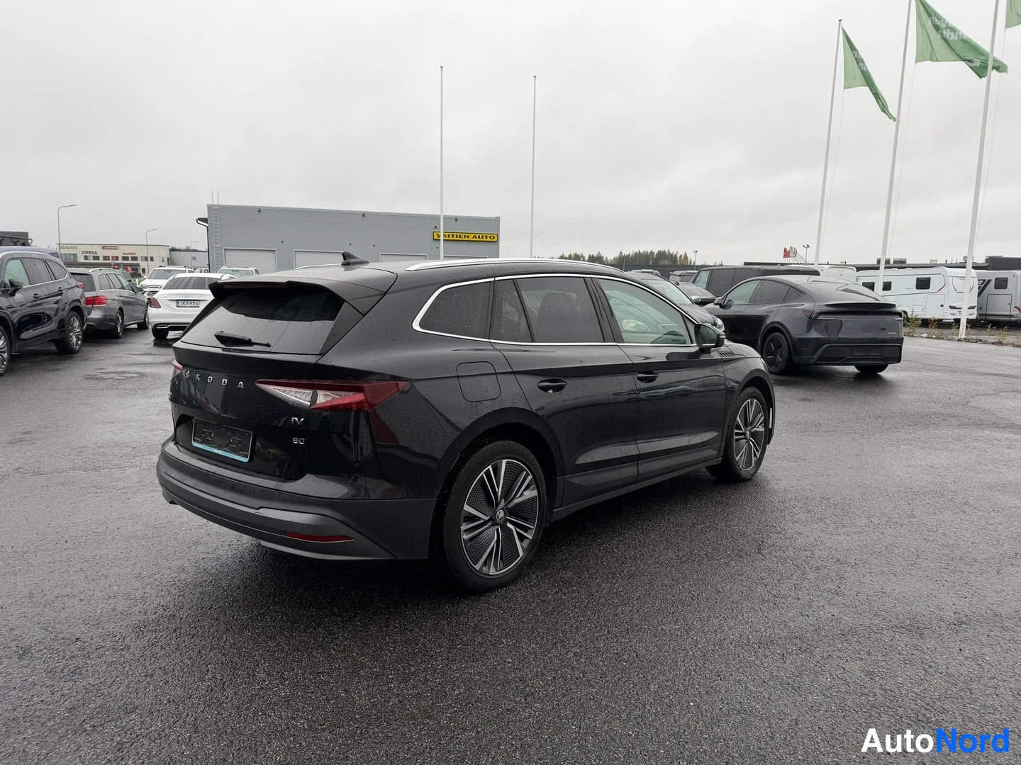 Black Skoda Enyaq 80 2023, rear three-quarter, photo 3