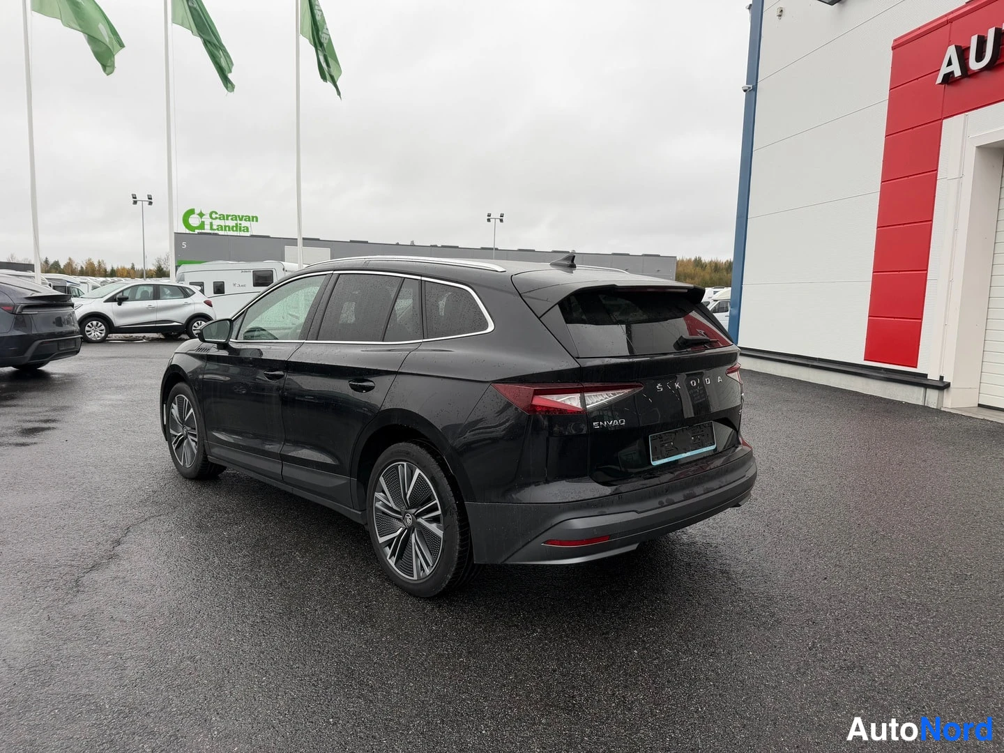Black Skoda Enyaq 80 2023, rear three-quarter, photo 4