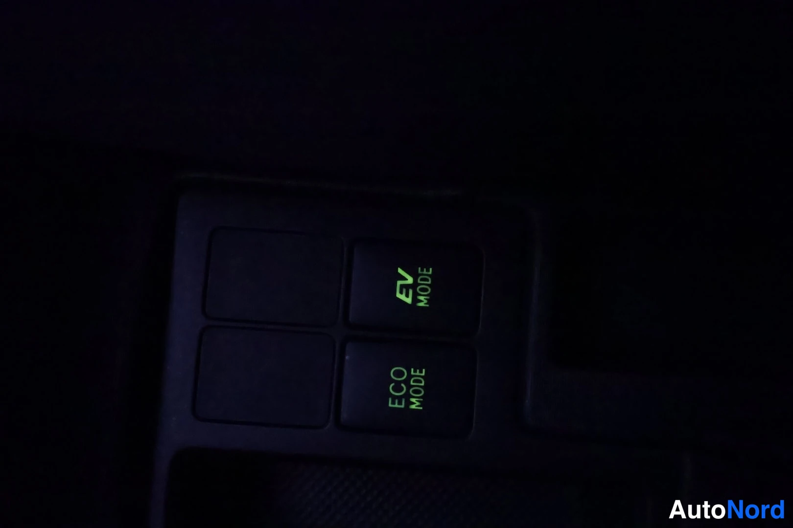 Valkoinen Toyota Yaris Hybrid 2014, yksityiskohta, kuva 38