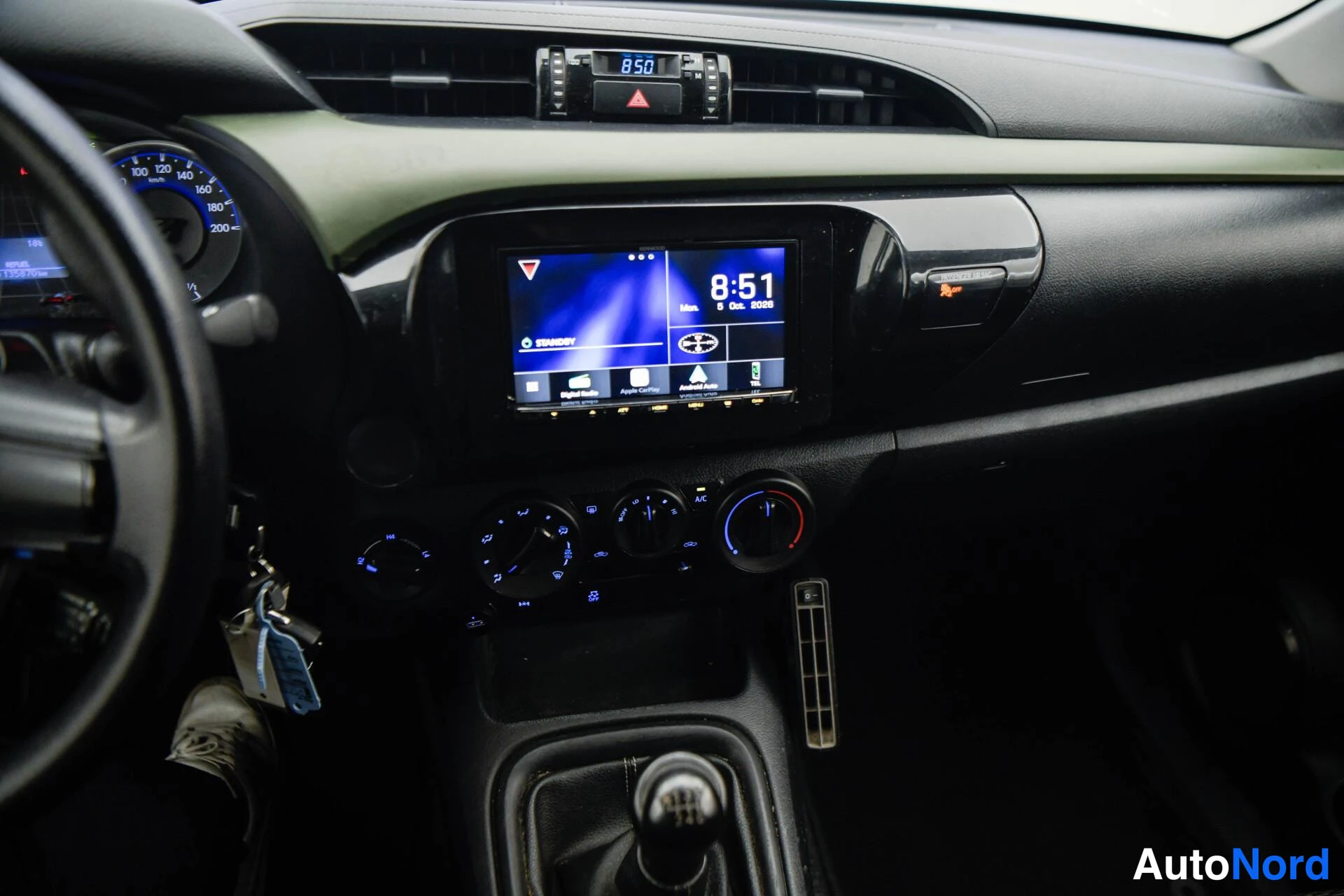 Valkoinen Toyota Hilux 2018, yksityiskohta, kuva 16