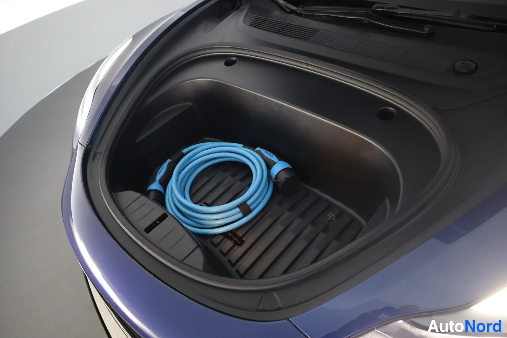 Sininen Tesla Model 3 2022, tavaratila, kuva 13