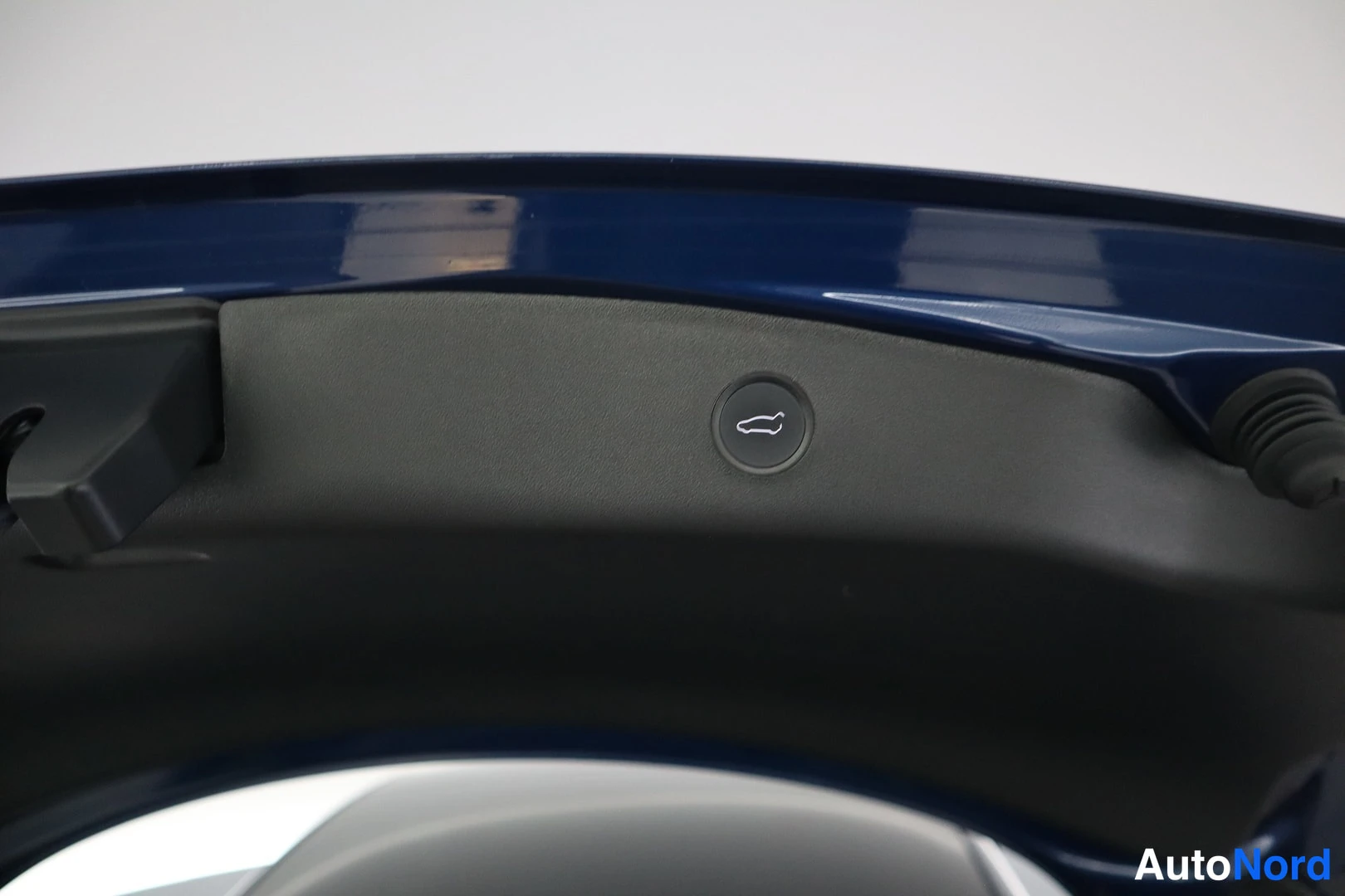 Sininen Tesla Model 3 2022, yksityiskohta, kuva 20