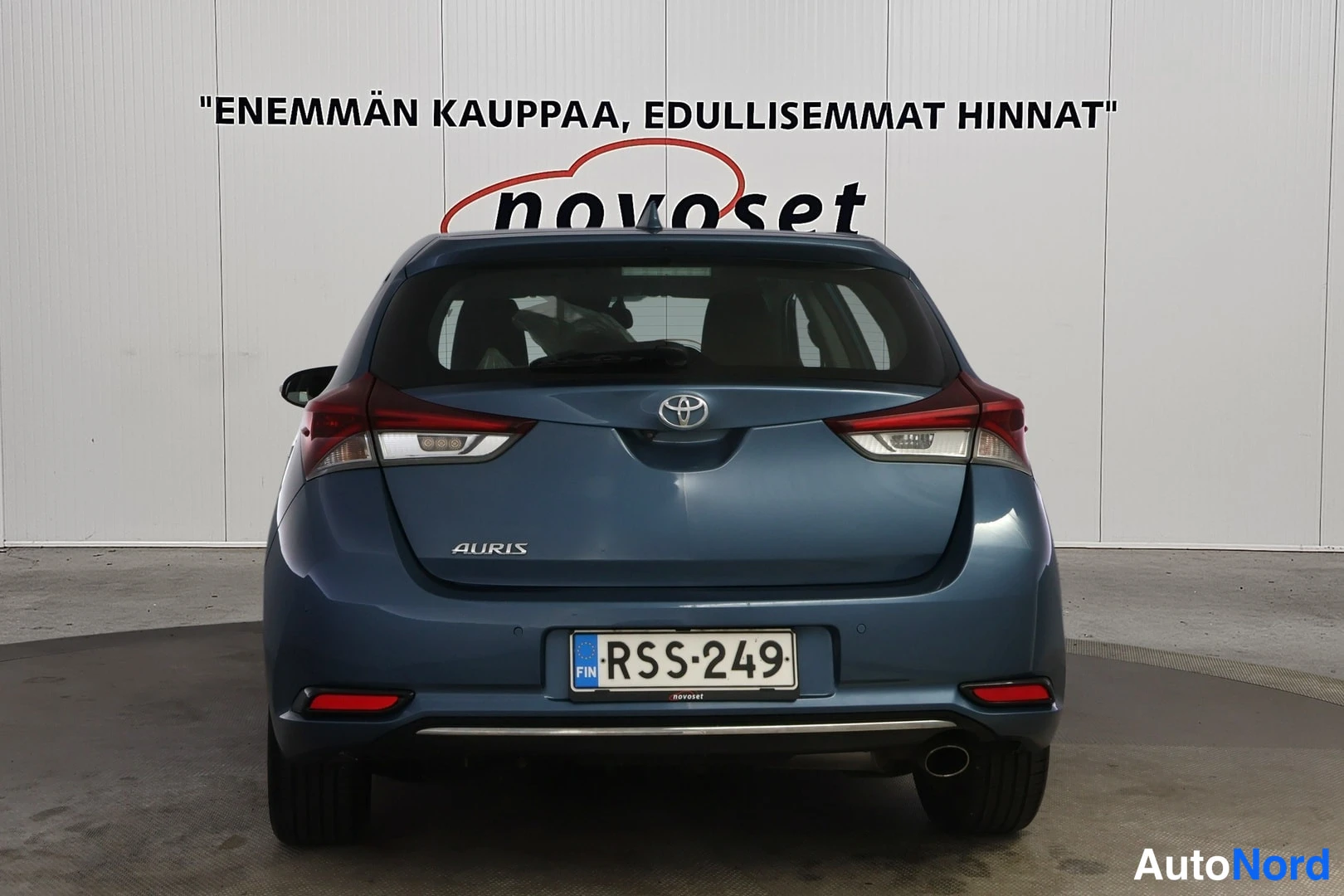 Sininen Toyota Auris 2017, takaa, kuva 6