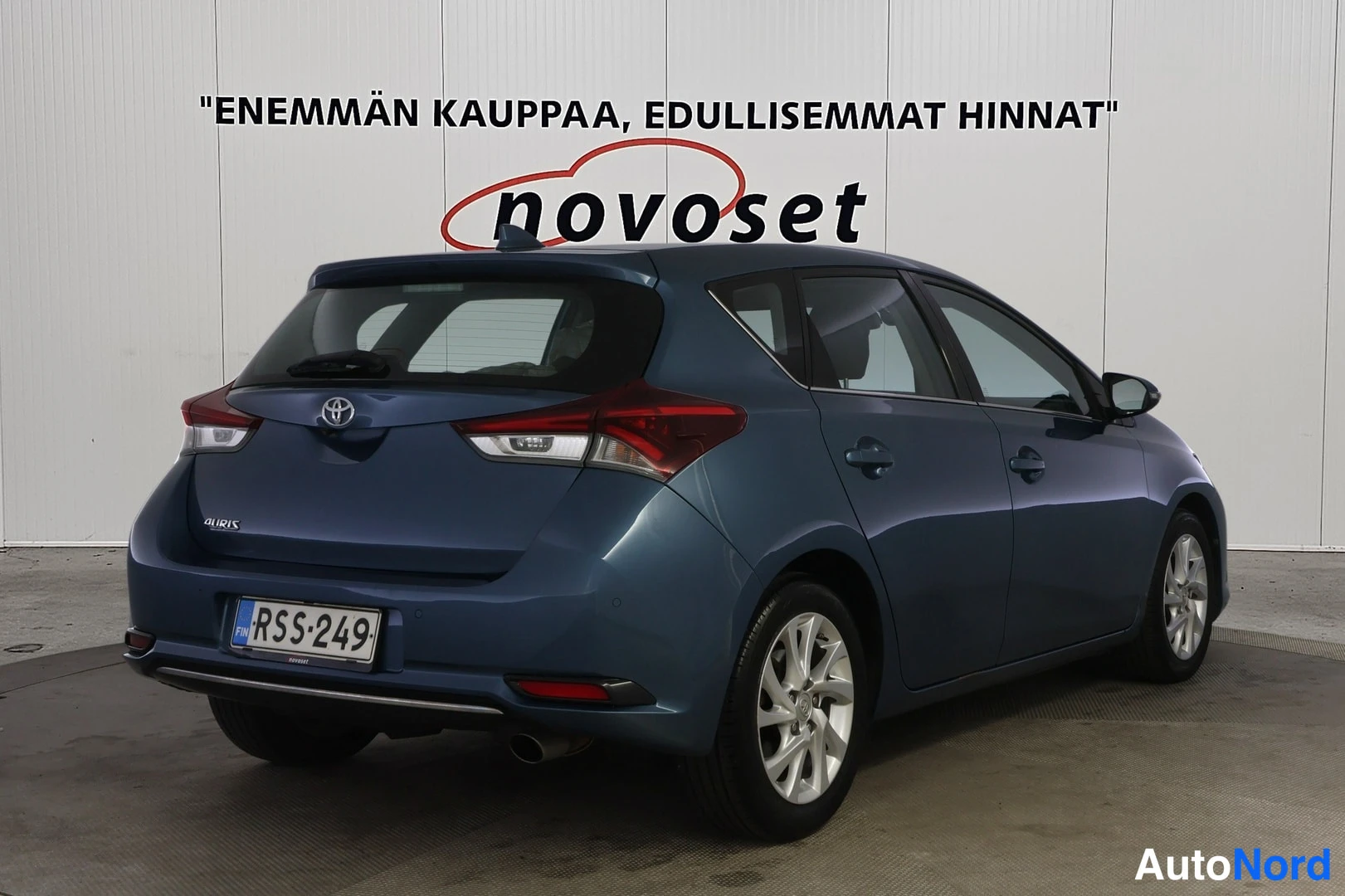Sininen Toyota Auris 2017, takaviisto, kuva 5