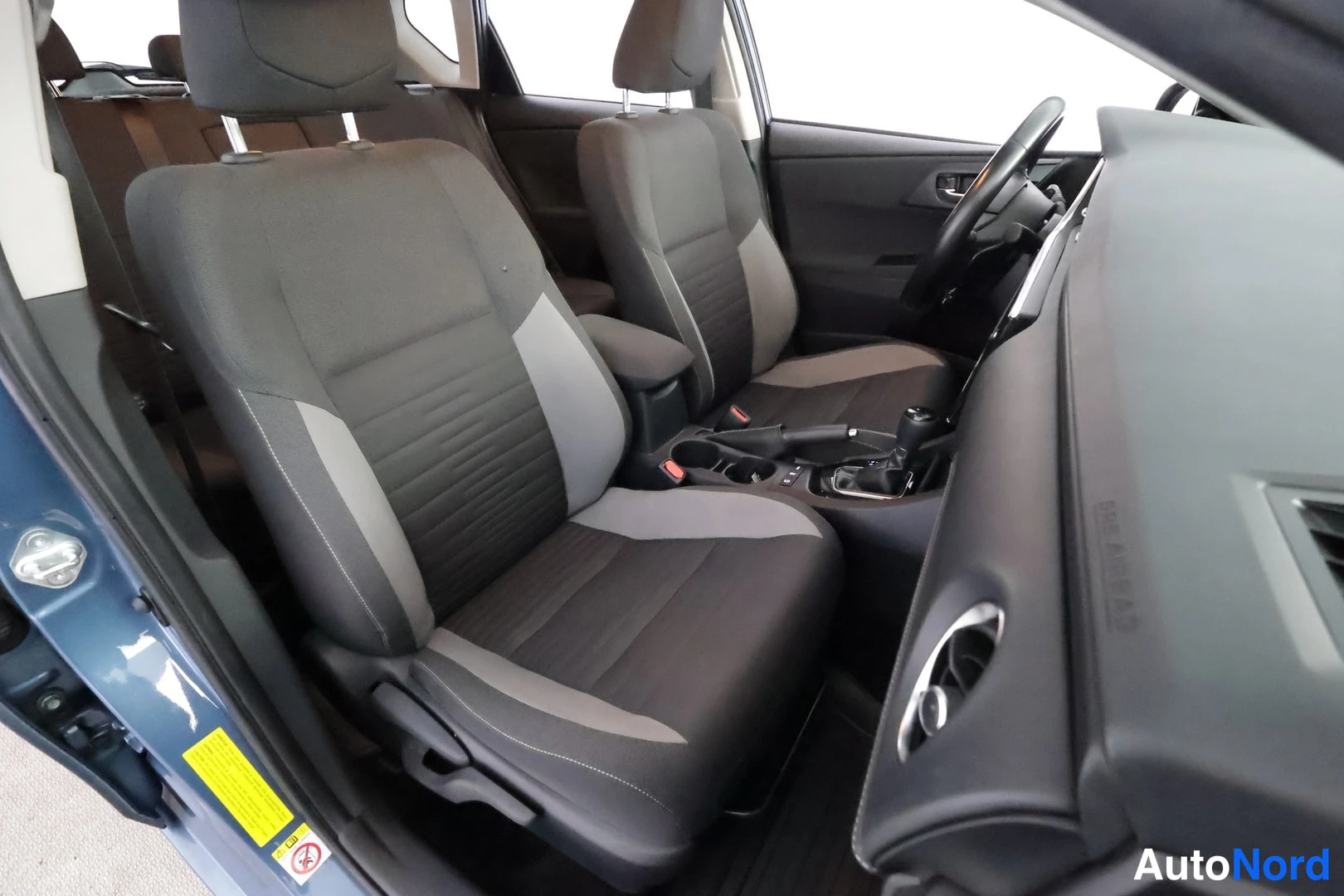 Sininen Toyota Auris 2017, kuva 36