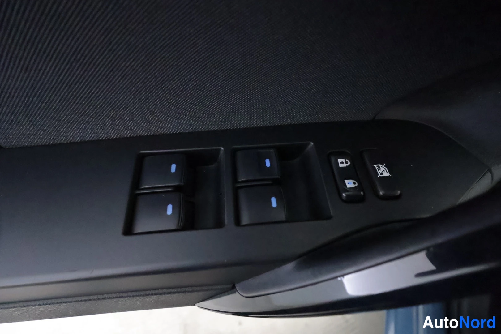 Sininen Toyota Auris 2017, yksityiskohta, kuva 24