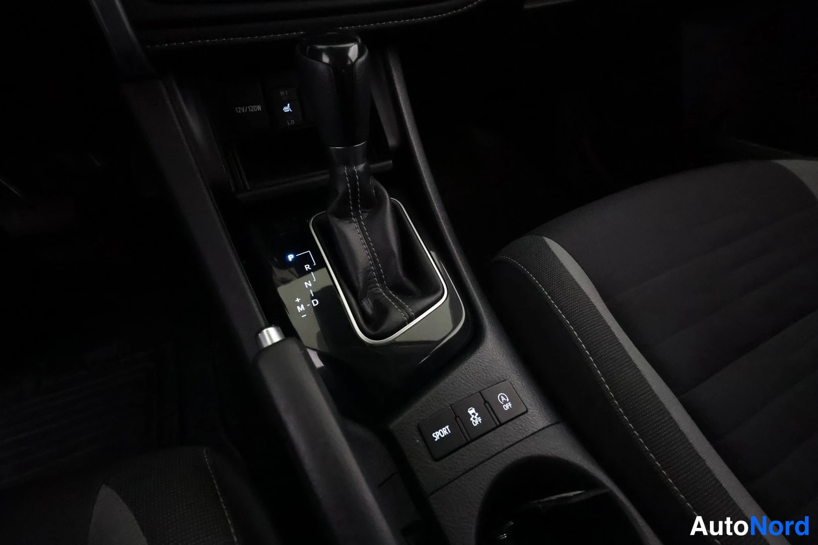 Sininen Toyota Auris 2017, yksityiskohta, kuva 31