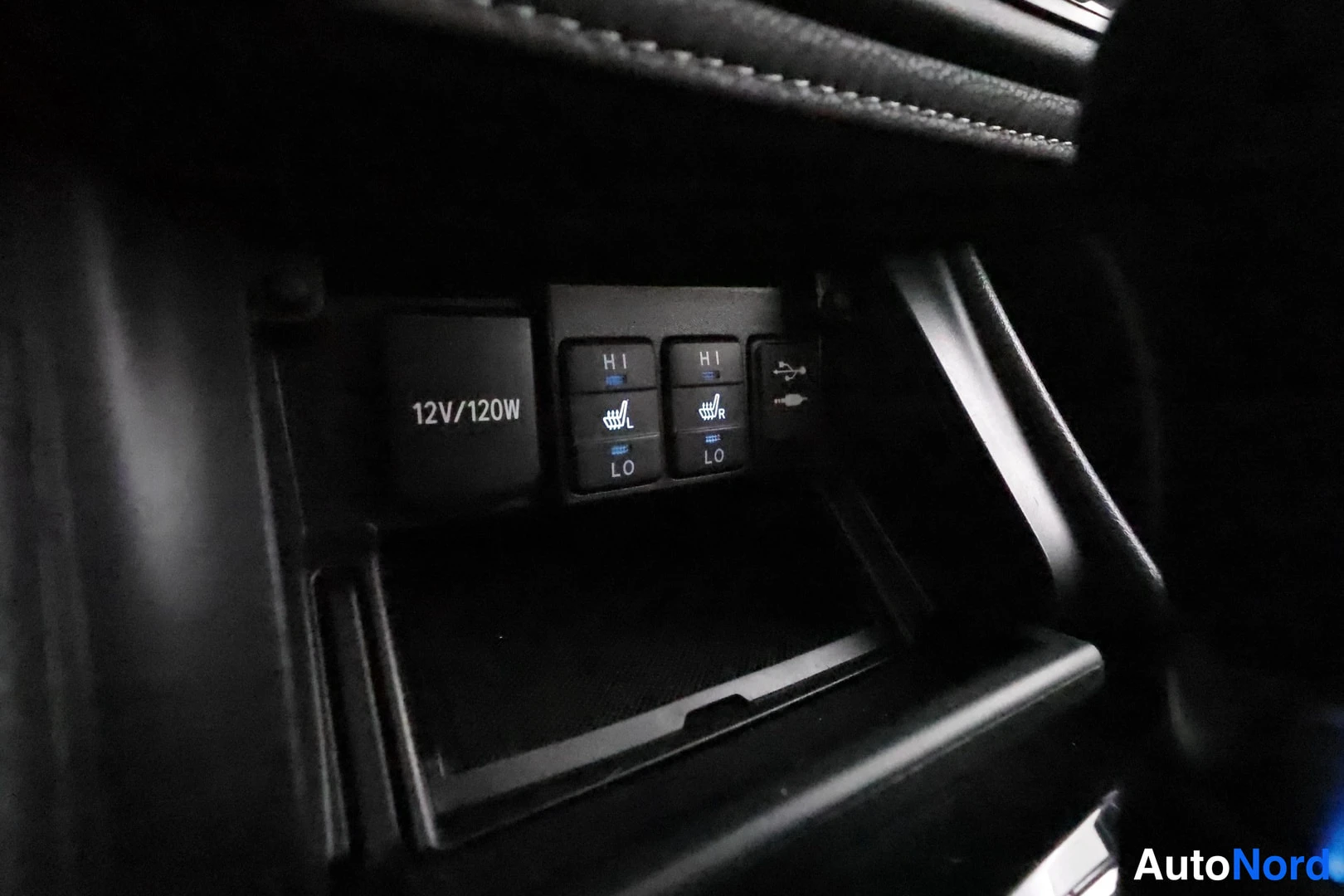 Sininen Toyota Auris 2017, yksityiskohta, kuva 32
