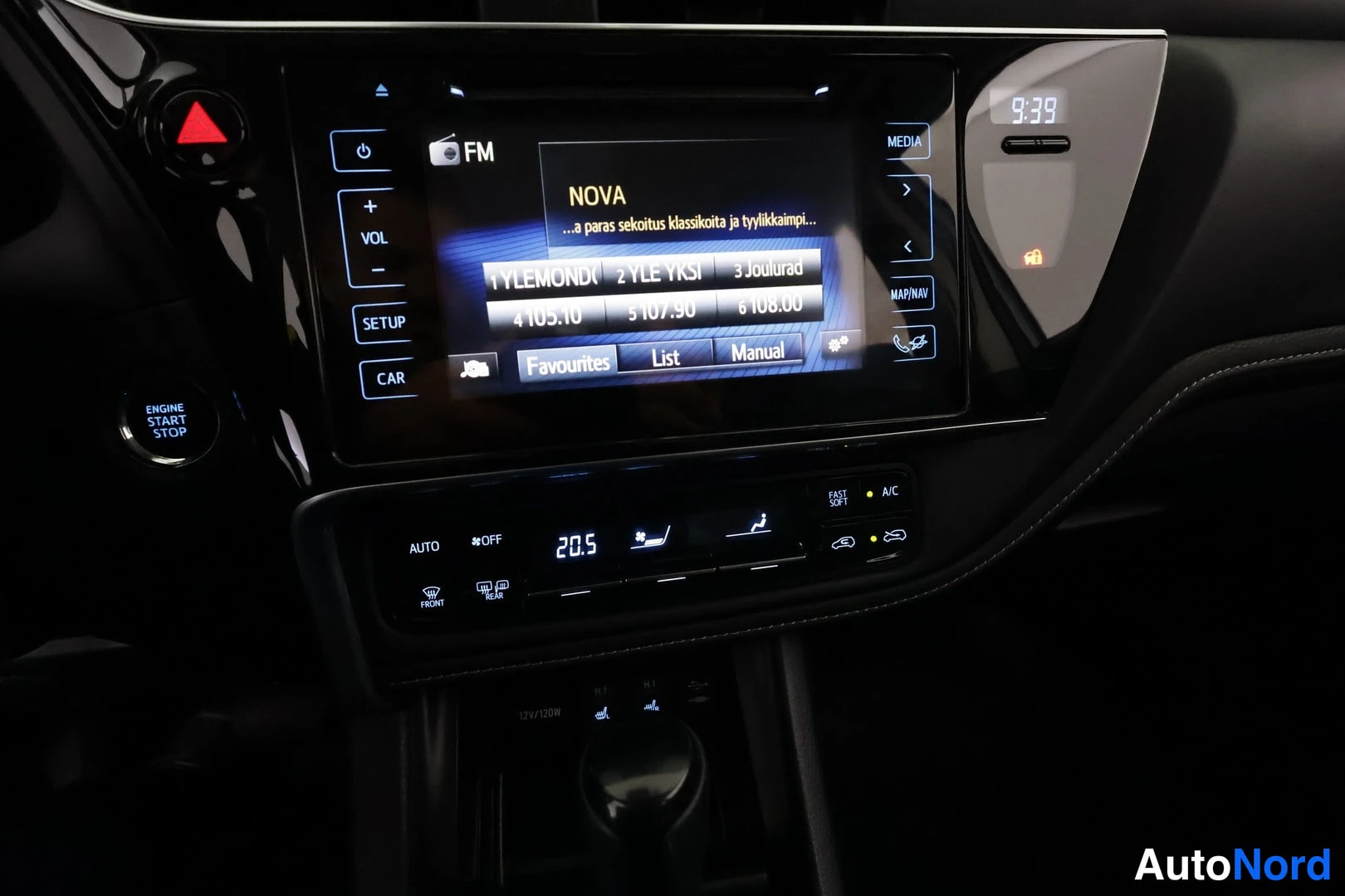 Sininen Toyota Auris 2017, yksityiskohta, kuva 33