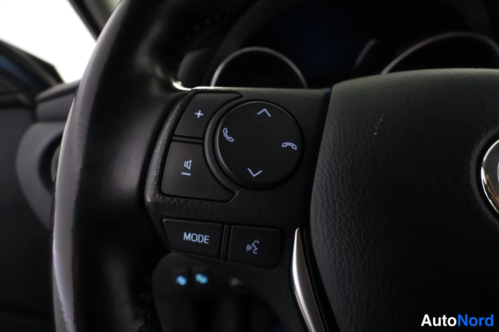 Sininen Toyota Auris 2017, yksityiskohta, kuva 26