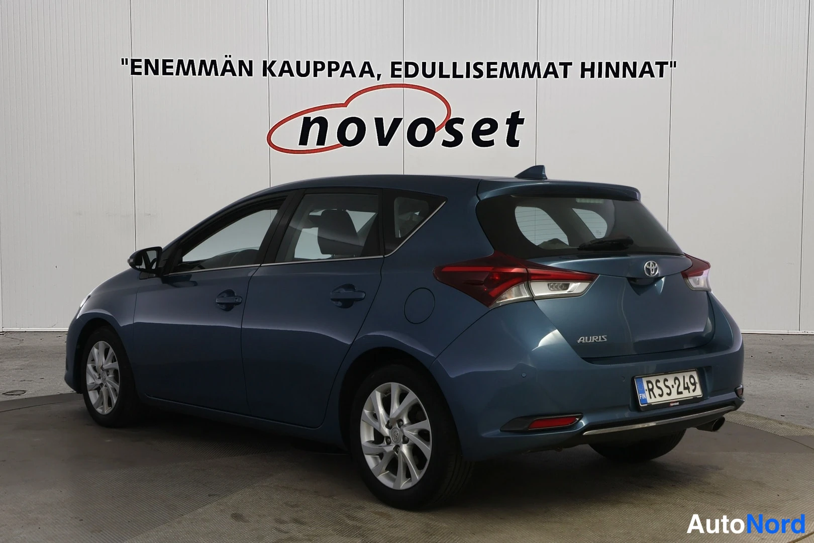 Sininen Toyota Auris 2017, takaviisto, kuva 4