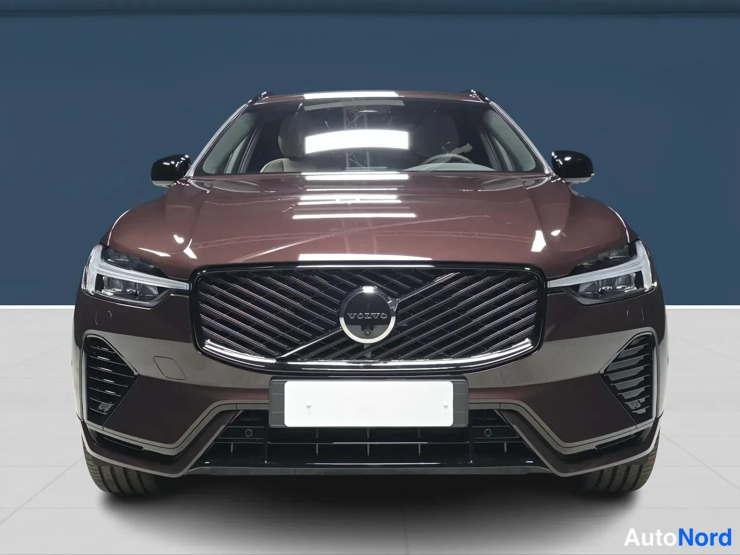 Punainen Volvo XC60 2026, edestä, kuva 2