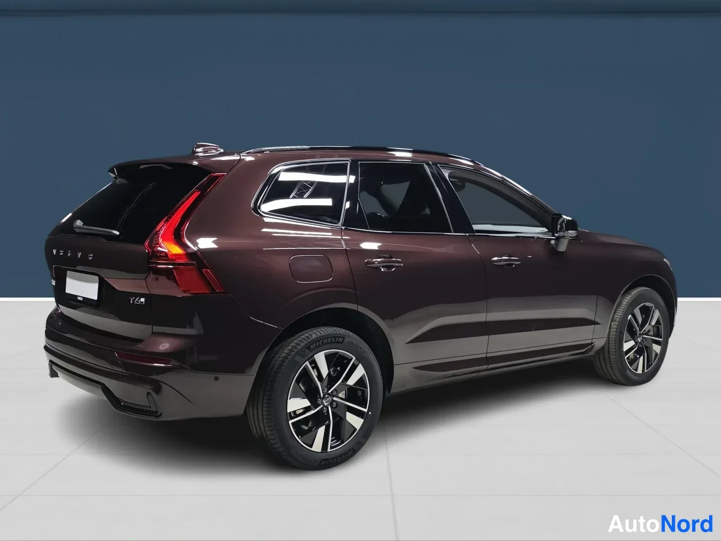 Punainen Volvo XC60 2026, takaviisto, kuva 5