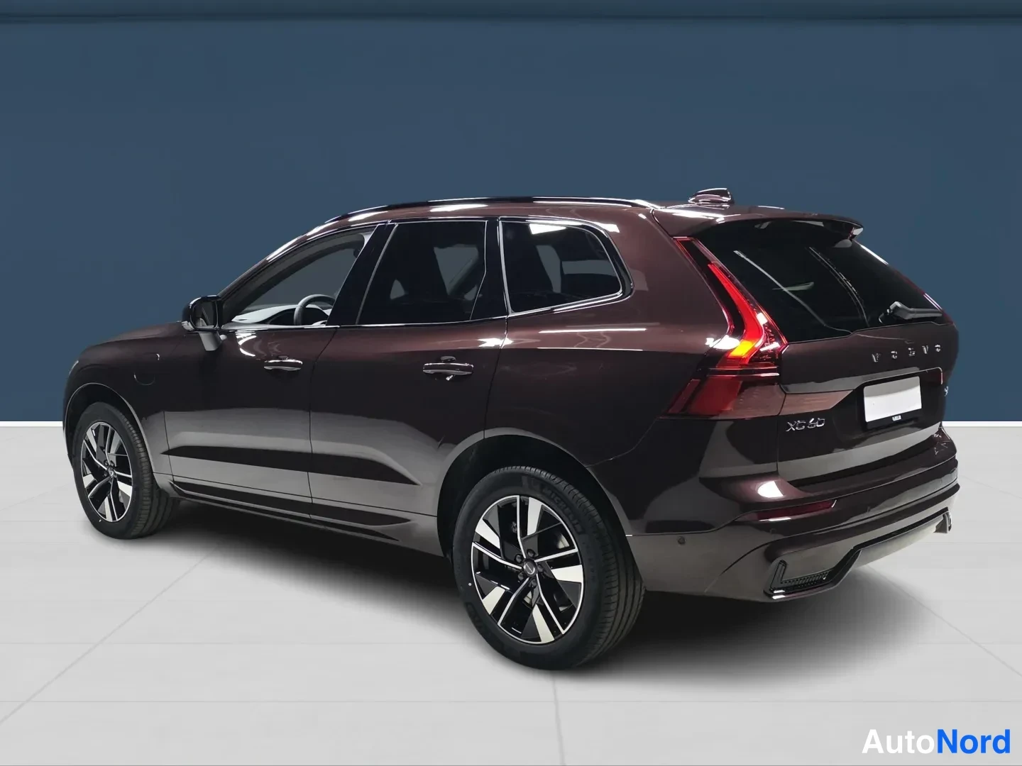 Punainen Volvo XC60 2026, sivulta, kuva 3