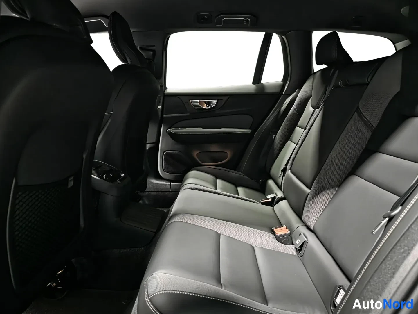 Vihreä Volvo V60 2026, kuva 10