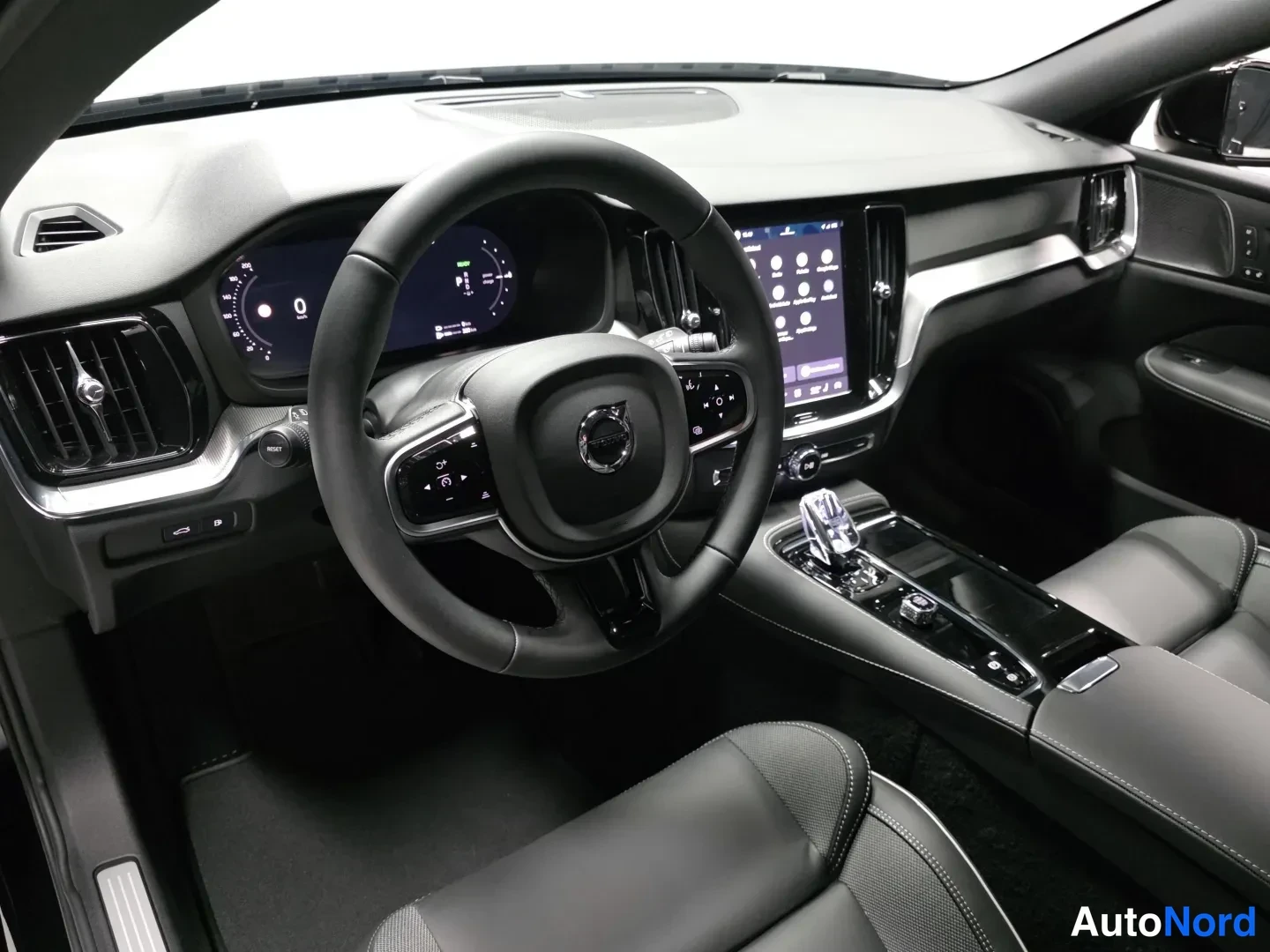Musta Volvo V60 2026, kuva 9